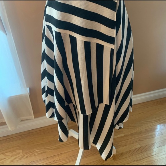 Gorgeous Vince Camuto asymmetrical dress - Picture 6 of 9